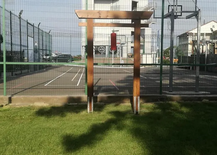 Academy מלון ונוס