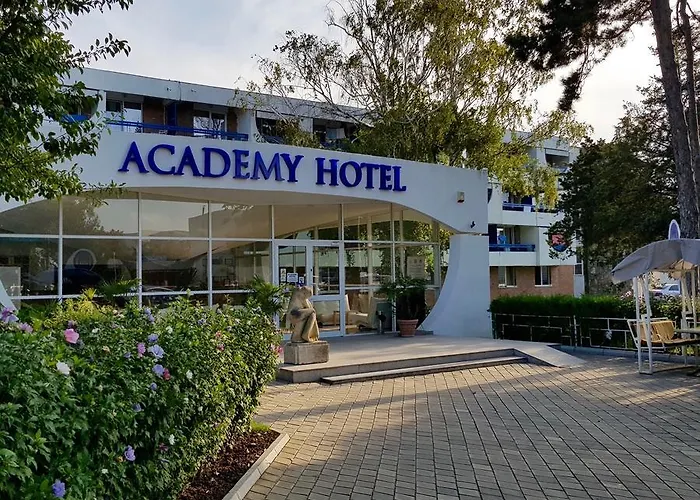 Academy מלון 3*