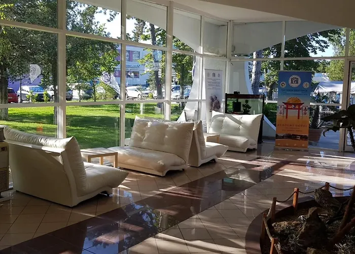 Academy מלון ונוס